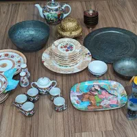 تعدادی ظرف قدیمی و جدید،ملامین و مسی وغیره