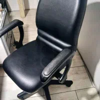 صندلی اداری در حد نو