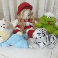تعدادی عروسک