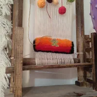 دار قالی دکوری و گل و گلدان شیشه ای