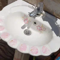 کاشی و روشویی