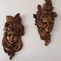دوعدد مجسمه ی دیوار کوب