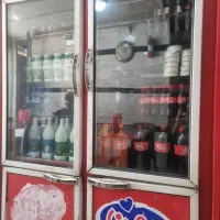 کارگر غذاخوری