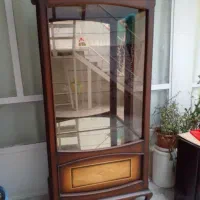 بوفه چوبی ، دارای طبقات شیشه ای