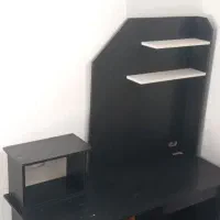 میز تحریر و کامپیوتر