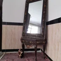 آینه و کنسول زیبا و خوش رنگ