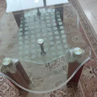میز شیشه‌ای جلو مبلی جنس ترک