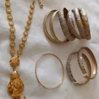 مقداری طلای سالم وشکسته