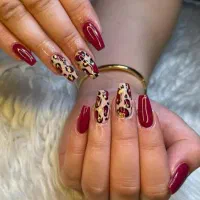 خدمات کاشت ناخن