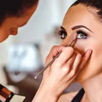 آموزش تخصصی میکاپ و خودآرایی
