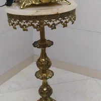 میز ، گلدان و تلفن برنزی
