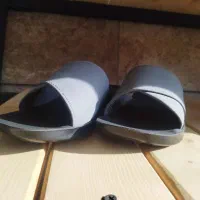 کارگر کارخانه دمپایی پیو