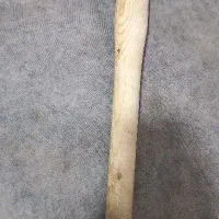 چوب بیسبال و تعدادی کارد و چاقو