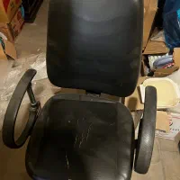 صندلی و میز در حد نو