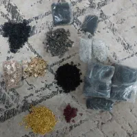مقداری لوازم خیاطی وزیپ مخفی ومعمولی