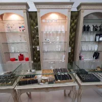 قفسه و ویترین فروشگاه