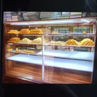 به یک فروشنده خانم جهت کار در قنادی
