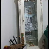 ویترین چوبی سالم در حد نو