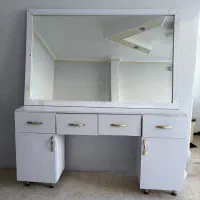 دراور میز ارایش میز میکاپ و آینه بزرگ