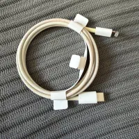 کابل شارژ اصل به شرط داخل جعبه اصلی گوشیم زیرقیمت