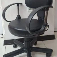 صندلی اداری روکش چرم کاملا نو