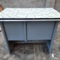 میز فلزی
