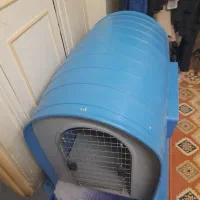 خانه بزرگ برای سگ به همرا سینی دستشویی