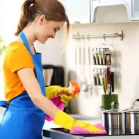 نیروی منزل جهت آشپزی و نظافت