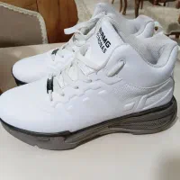کفش کتانی سفید سایز 44-45خور.  اصل تبریز