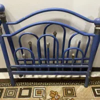تخت فلزی