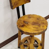 صندلی چوبی
