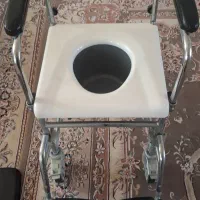 ۳تا ویلچر  یکی حموم ودستشویی یکی برقی یکی ساده