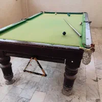 یک عدد میز بیلیارد