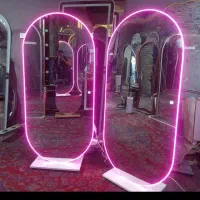 آینه قدی با نور نئونی
