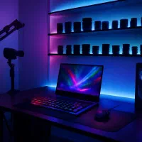 فیلمبردار ، تدوینگر ، گرافیست ، سناریو نویس