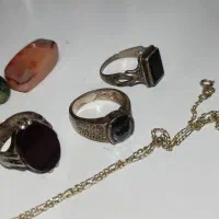 انگشتر نقره و چندتا سنگ