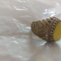 انگشتر  قدیمی با رکاب طاووس و سنگ کهربا اصل