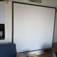 ویدئو پروژکتور با پرده نمایش