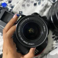 دوربین canon همراه با فلش ها و تمام تجهیزات