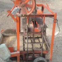 یک دستگاه بلو ک زن