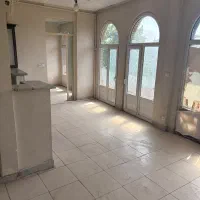خانه ای با سه بالکن ، نورگیر فراوان و حیاطی زیبا