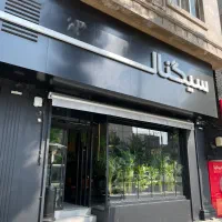استخدام پیک موتوری همراه با ماشین دررستوران سیگنال