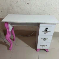 وسایل ارایشگاه میز ناخن استیج پدیکور اینه استندلاک