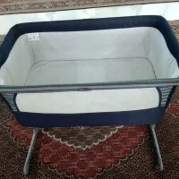 تخت کنار مادر