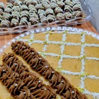 پخت و تزئین حلوا و خرما ویژه مراسمات