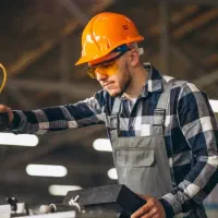 استخدام کارگر فنی و ساده و جوشکار co2