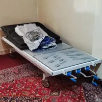 تخت بیمارستانی مریض