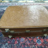 چمدان قدیمی و محکم