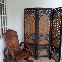صندلی راک و پاراوان چوبی