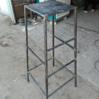 چهار پایه فلزی